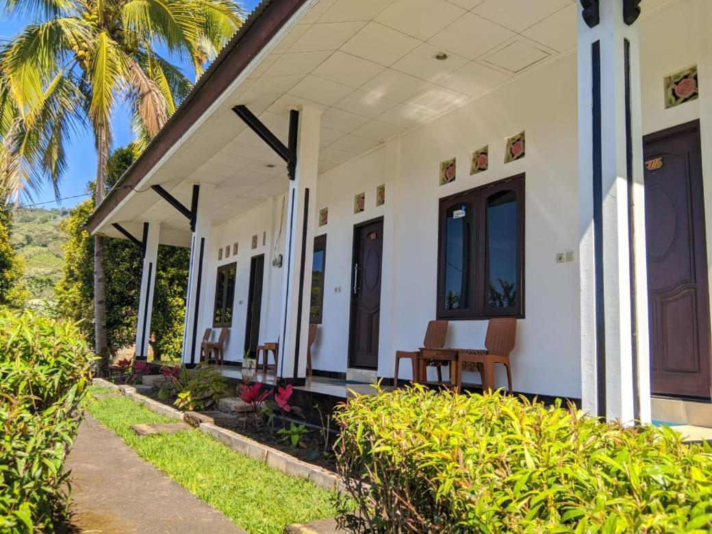 Andy'S Lodge Kelimutu Exterior photo